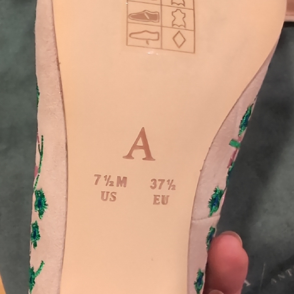 Anthropologie Cream and Green Heels with Playful Design - Picture 2 of 4